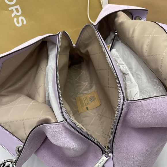 MICHAEL KORS Christina Lg Suede Triple Gasset Shoulder Tote Bg
Light Quartz 
NWT - Picture 7 of 16